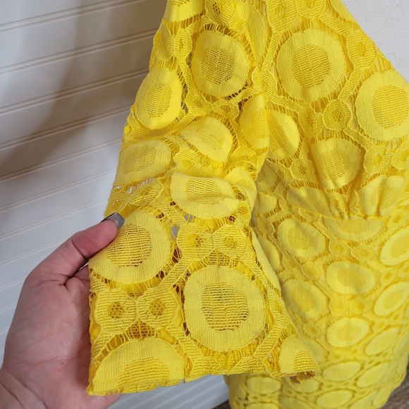 Trina Turk Yellow Crochet Lace V Neck Shift Mini Dress Sz. 6 - Picture 2 of 9